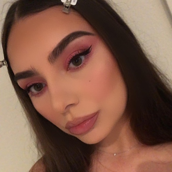 Meet your Posher, Cassie - Picture 1 of 2